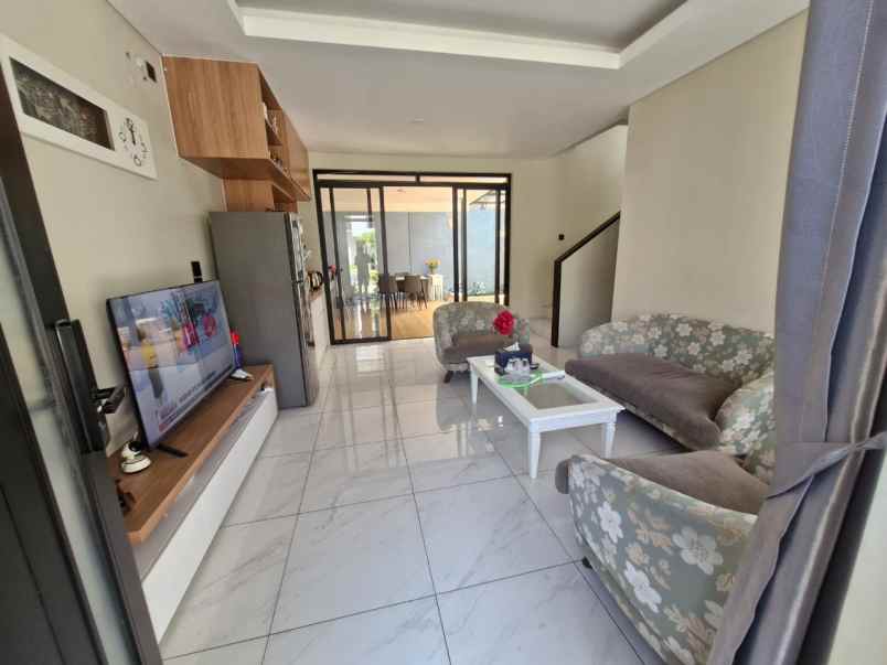 dijual rumah kota baru parahyangan