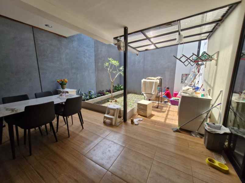 dijual rumah kota baru parahyangan