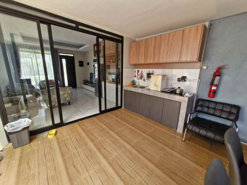 dijual rumah kota baru parahyangan