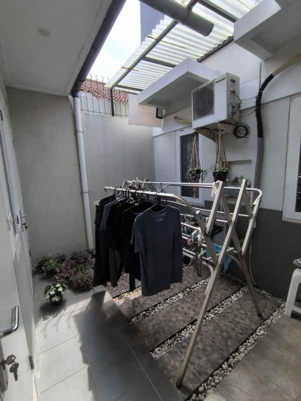 dijual rumah kota baru parahyangan