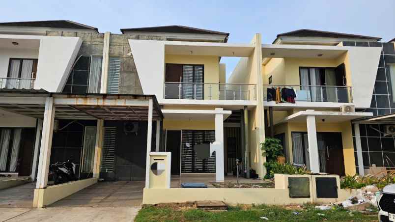 dijual rumah kota harapan indah