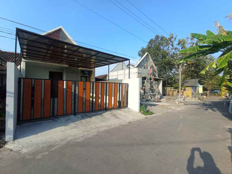 dijual rumah krajan sidoluhur godean sleman