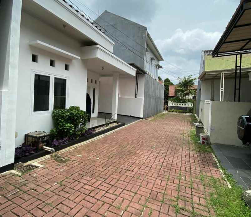 dijual rumah kukusan