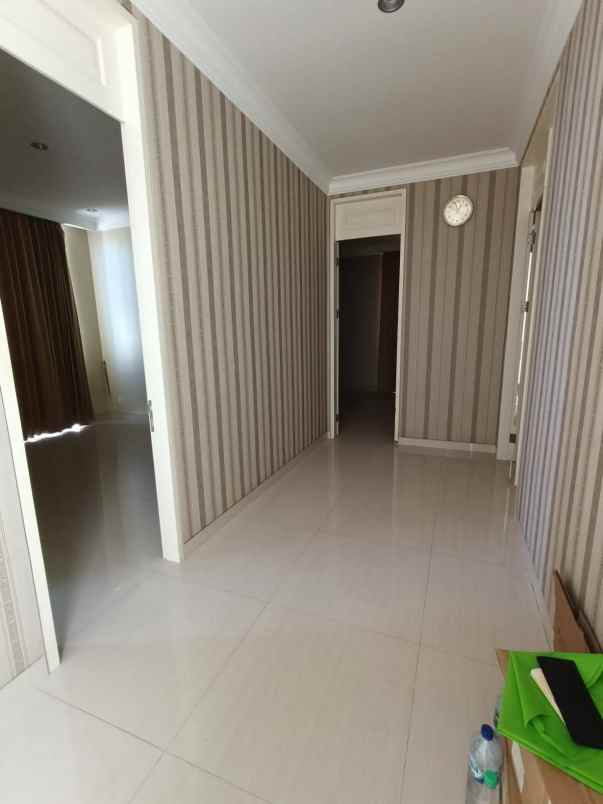 dijual rumah la riz wood pakuwon indah