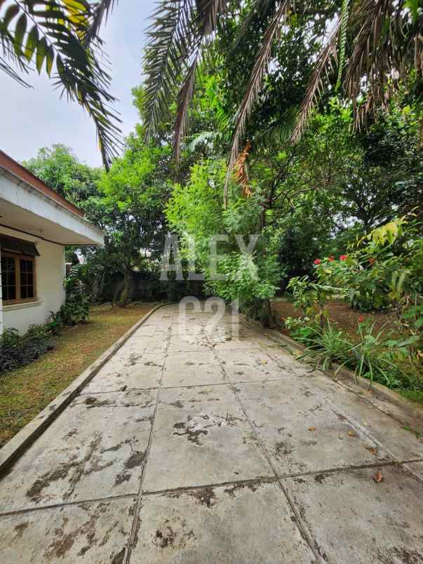 dijual rumah lama di lebak bulus jakarta selatan