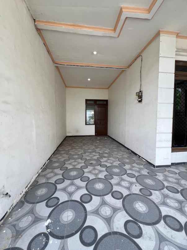 dijual rumah lebak indah