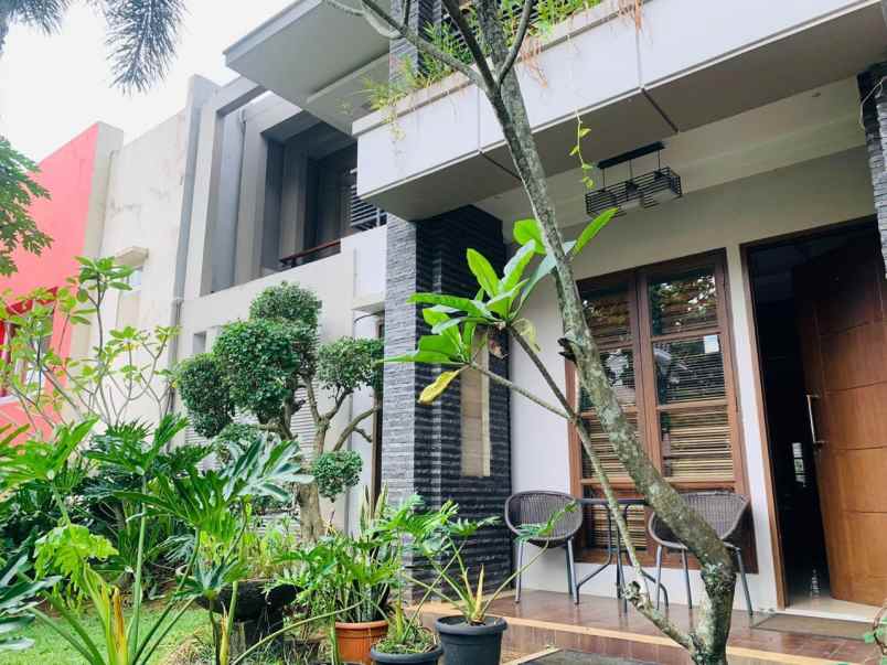 dijual rumah lembah hijau