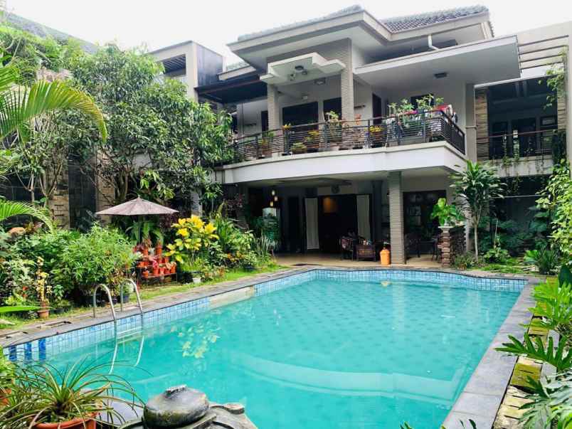 dijual rumah lembah hijau