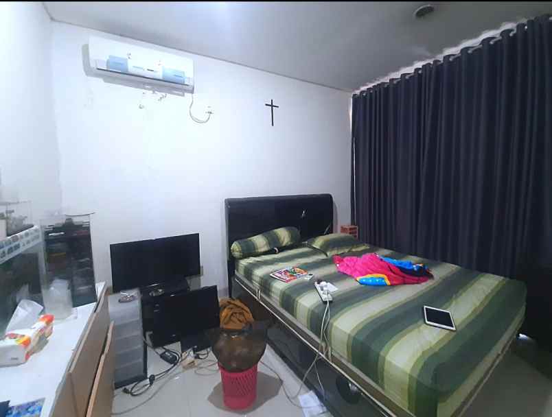 dijual rumah long beach residence