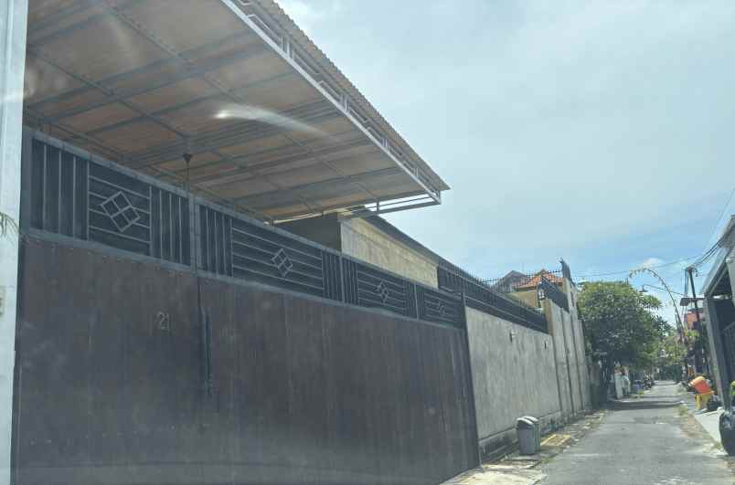 dijual rumah luas di pusat kota denpasar sanglah