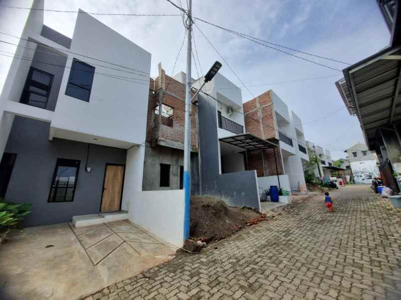 dijual rumah manunggal
