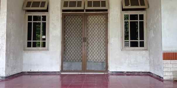 dijual rumah manyar indah