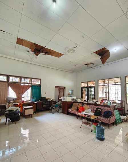 dijual rumah manyar indah