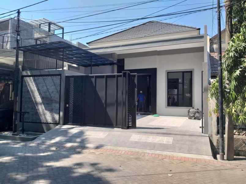 dijual rumah manyar jaya