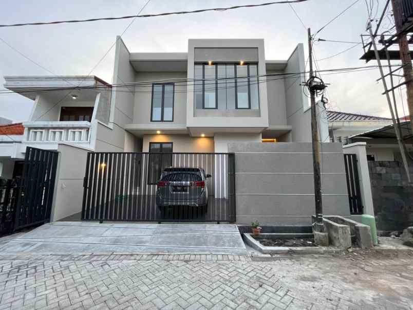 dijual rumah manyar tirto