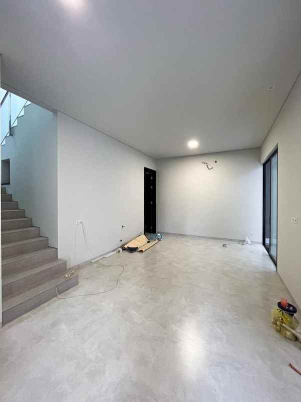 dijual rumah manyar tirtoasri