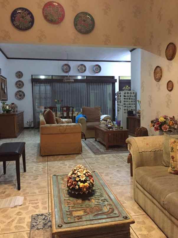 dijual rumah manyar tirtoyoso