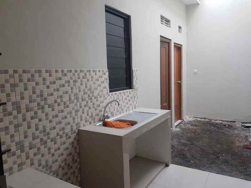 dijual rumah medokan