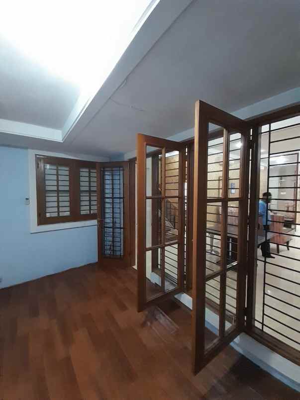 dijual rumah menteng bintaro tangerang