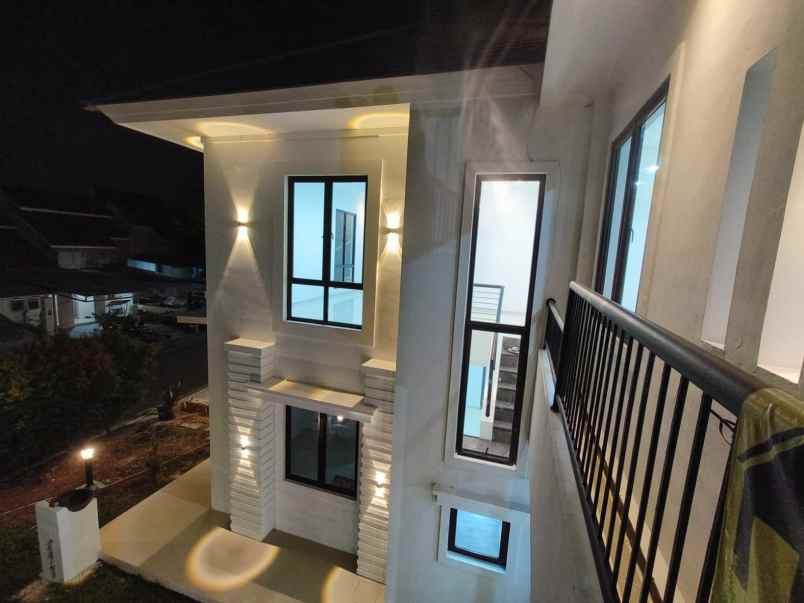 dijual rumah mewah kota wisata cibubur