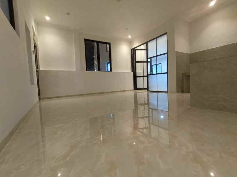 dijual rumah mewah kota wisata cibubur