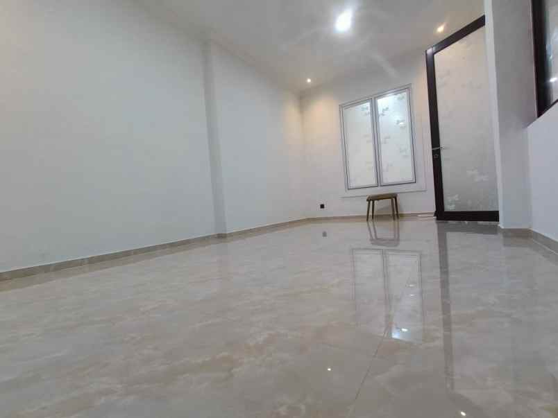 dijual rumah mewah kota wisata cibubur