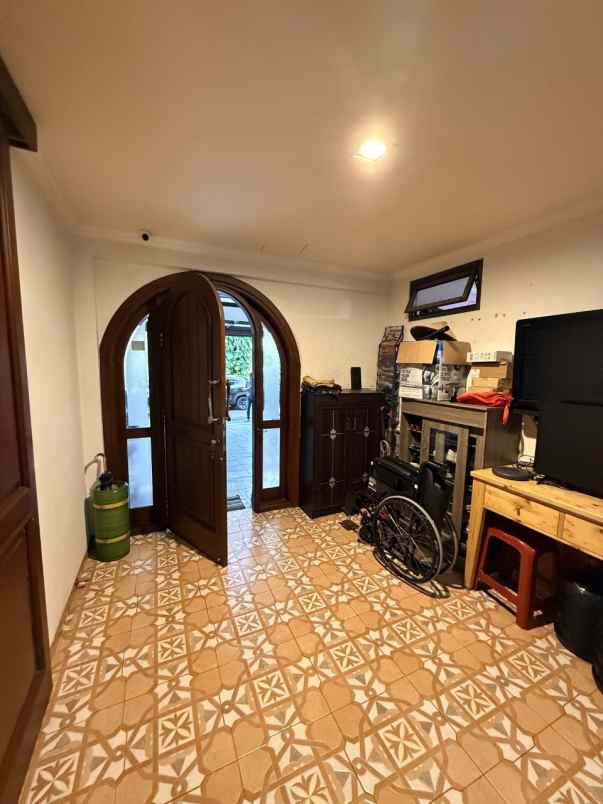 dijual rumah mewah lokasi strategis jakarta selatan