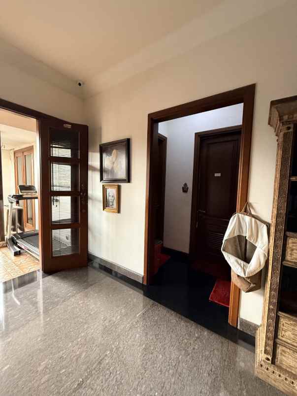 dijual rumah mewah lokasi strategis jakarta selatan