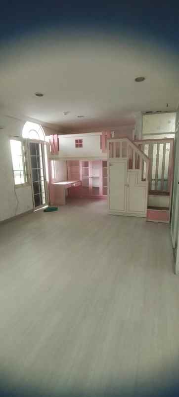 dijual rumah moi