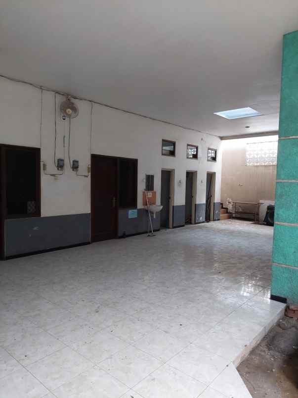 dijual rumah monginsidi