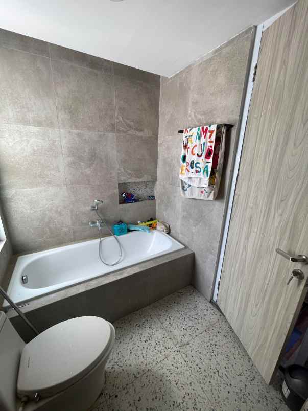 dijual rumah newland matoa kav 36 jakarta selatan