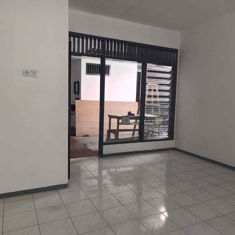 dijual rumah nginden