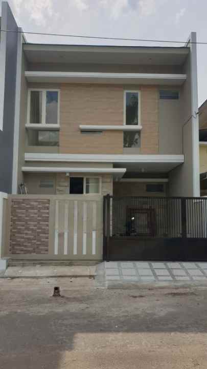 dijual rumah nginden intan barat