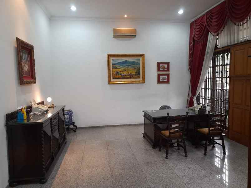 dijual rumah nginden intan raya