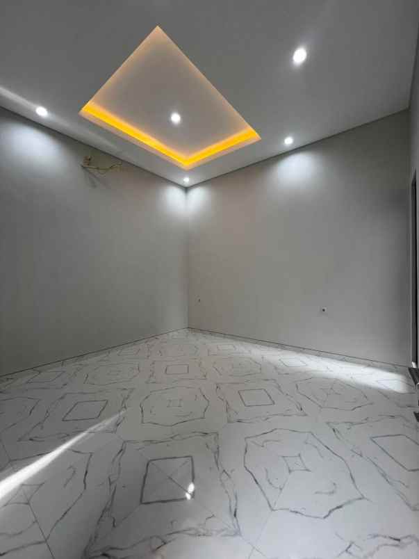 dijual rumah nirwana eksekutif