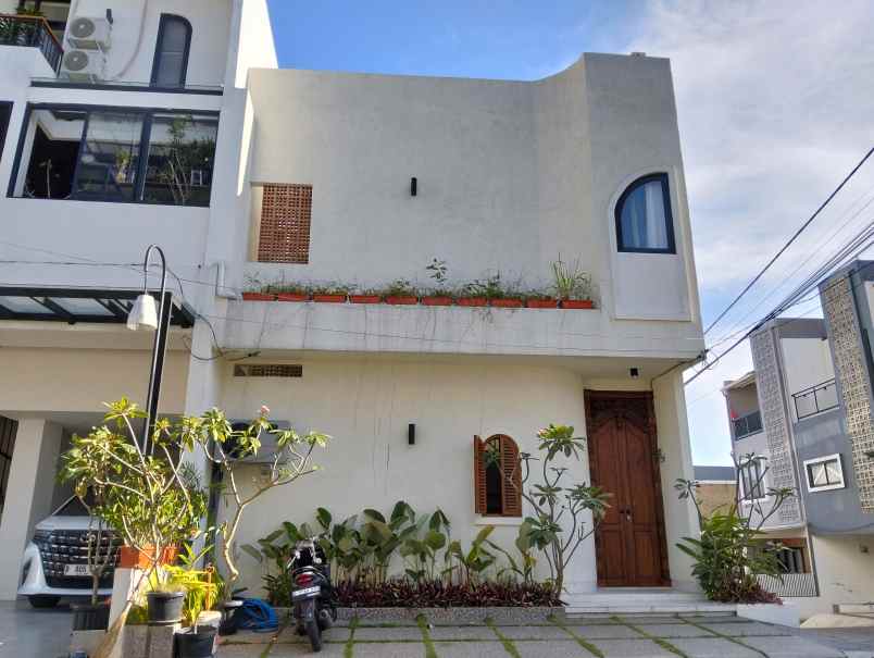 dijual rumah nuansa alam setiabudi