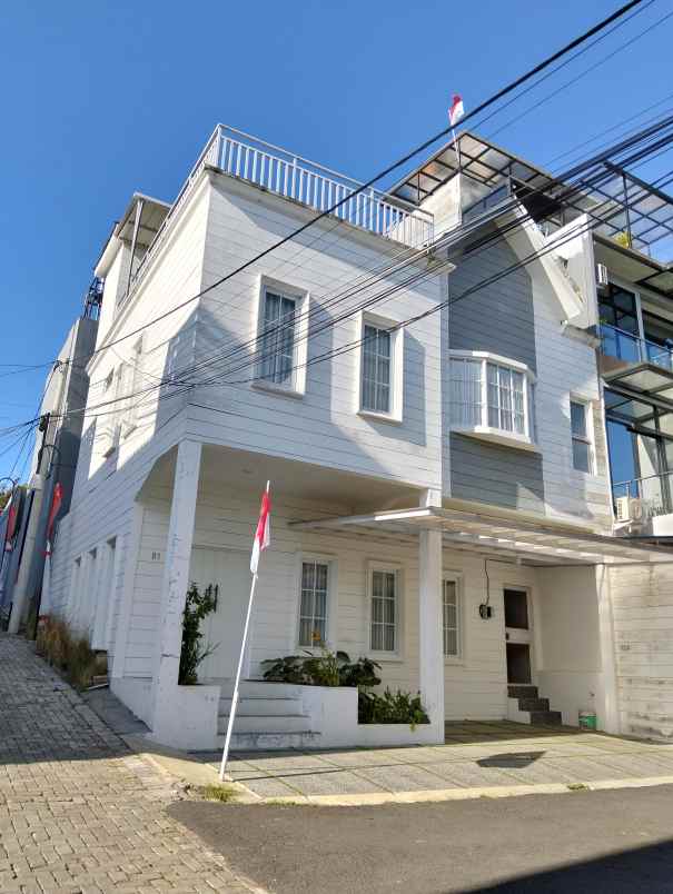 dijual rumah nuansa alam setiabudi