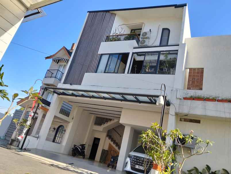 dijual rumah nuansa alam setiabudi