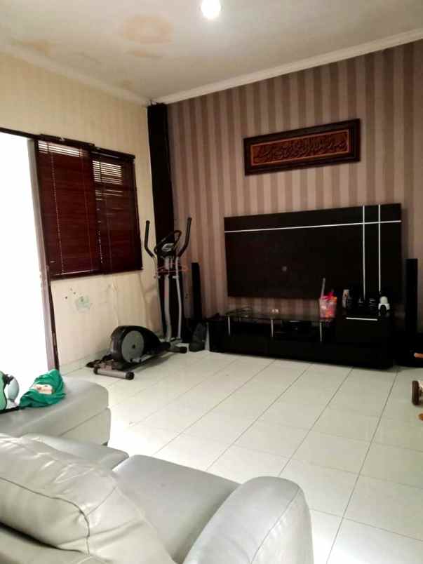 dijual rumah nusa loka bsd