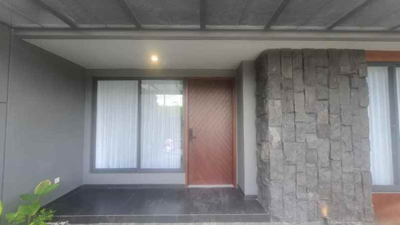 dijual rumah pakuwon city