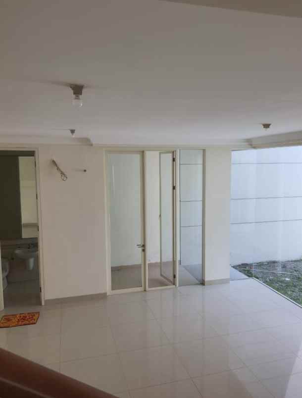 dijual rumah pakuwon city grand island