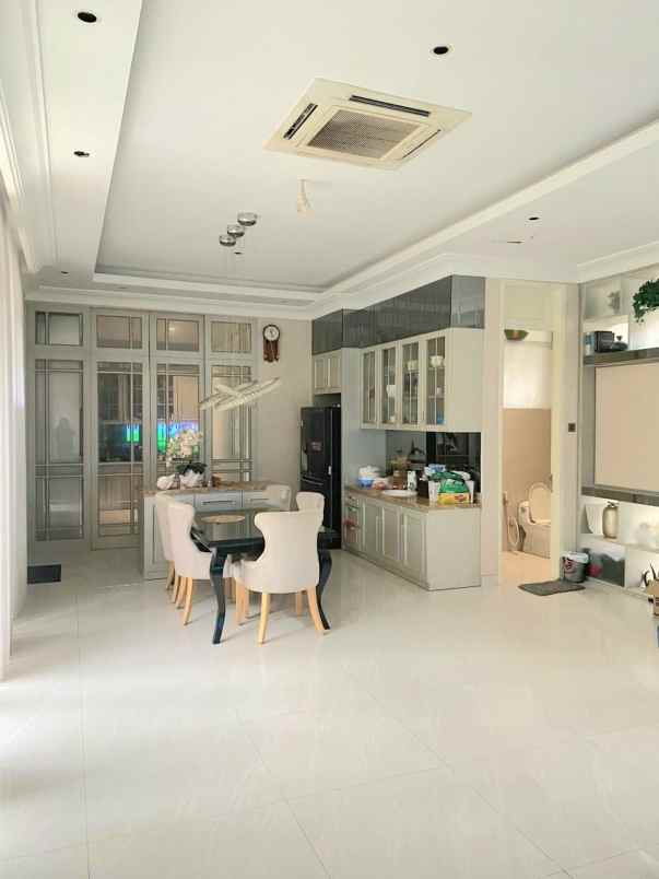 dijual rumah pakuwon city grand island