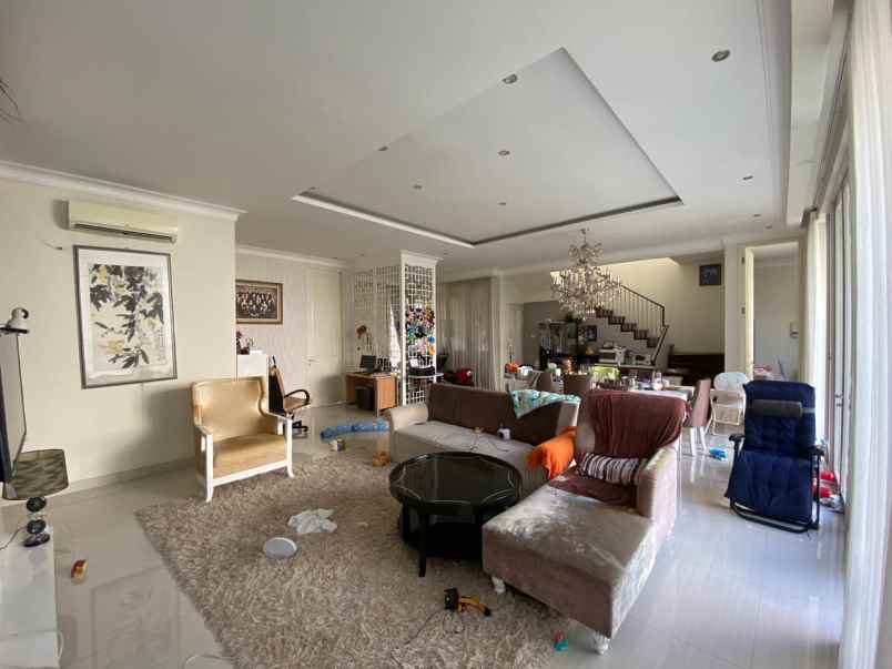 dijual rumah pakuwon city surabaya