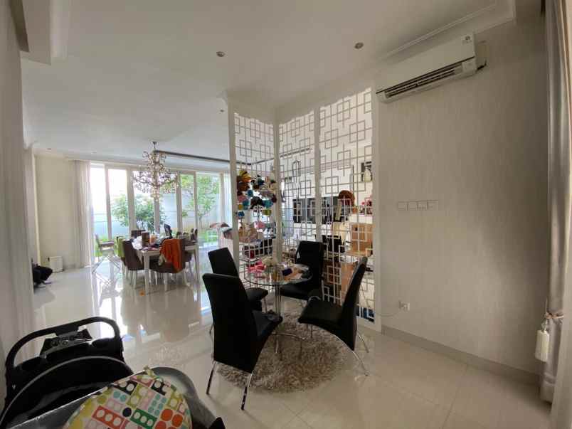 dijual rumah pakuwon city surabaya