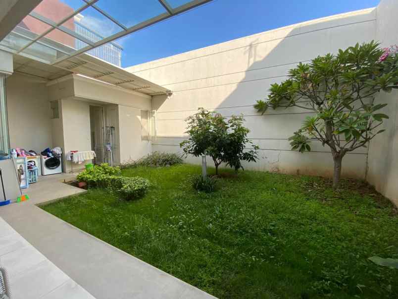 dijual rumah pakuwon city surabaya