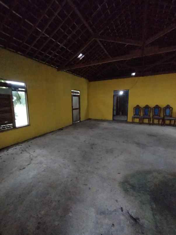 dijual rumah pekarangan shm