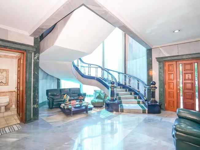 dijual rumah perum tanjung barat indah