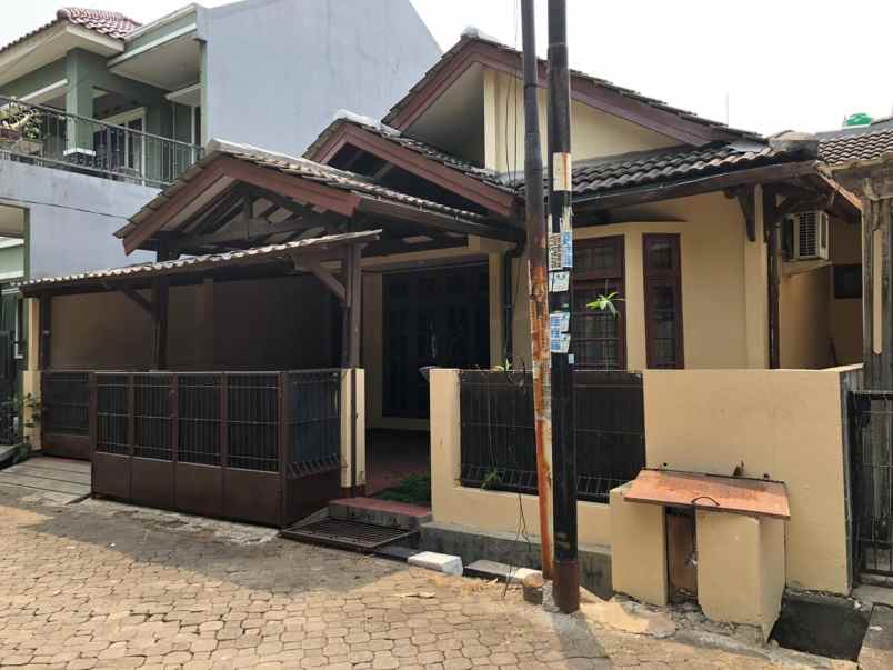 dijual rumah perumahan bumi anggrek