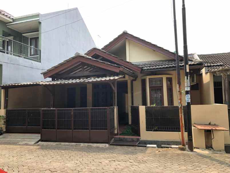 dijual rumah perumahan bumi anggrek