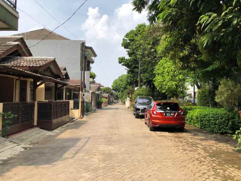 dijual rumah perumahan bumi anggrek